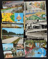 Kb. 800 db MODERN magyarországi és külföldi város képeslap egy dobozban, vegyes minőségben (1950-201...