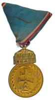 1922. "Magyar Koronás Bronzérem vörös-fehér szegélyezésű szalagon (katonai tagozat)" aranyozott, jelzetlen bronz kitüntetés szennyezett mellszalagon T:XF Hungary 1922. "Hungarian Bronze Medal with the Holy Crown with red and white bordered ribbon (military deparment)" gilt bronze decoration without hallmark, with dirty ribbon C:XF NMK 413.