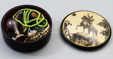 Vegyes bizsu és apró tárgy tétel, dobozban.