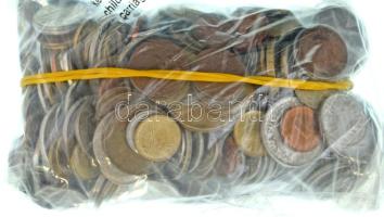Vegyes, magyar és külföldi érmetétel mintegy ~1kg súlyban T:vegyes Mixed, Hungarian and foreign coin lot (~1kg) C:mixed