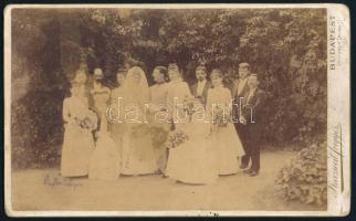 cca 1880 Bárói család esküvői csoportképe, hátoldalon feliratozott fotó Kurzweil Frigyes budapesti műterméből, foltos, 13×21 cm