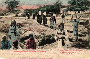 Mohamedanische Mädchen in Bosnien. Zigeunerin als Dorftänzerin / Cikanka Igracica / Bosnian folklore, Muslim girls and Gypsy dancers (Rb)