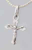 Ezüst(Ag) áttört hengeres nyaklánc korpuszos kereszt medállal, jelzett, h: 42 cm, 2,5×1,6 cm, nettó: 3,1 g