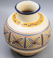 Olasz kerámia váza. Jelzett, kézzel festett, hibátlan, m: 19,5 cm