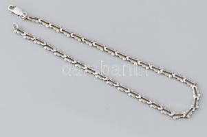 Ezüst(Ag) áttört mintás bokalánc, jelzett, h: 24,5 cm, nettó: 3,6 g