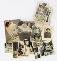 Gyerekeket ábrázoló vegyes fotók, össz. 51 db, változó méretben és állapotban