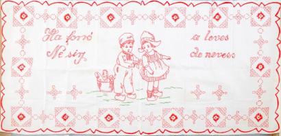 Kézzel hímzett gyermek falvédő, "Ha forró a leves, ne sírj, de nevess" felirattal, 50x105 cm