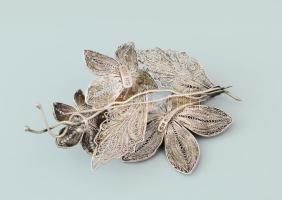 Ezüst(Ag) virágos filigrán bross, jelzett, 8×4 cm, nettó: 13,2 g