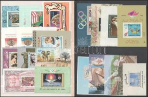 Ázsiai postatiszta összeállítás, benne 16 teljes sor és 27 db blokk, 2 db kétoldalas berakólapon