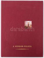 A Sándor-palota írásban és képben. Szerk.: Sinkó Katalin. Bp.,2003, Akadémiai Kiadó. Gazdag képanyag...