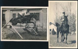 cca 1930-1940 Katonai lovas fotók, ugratás, haladás lépésben, 2 db jelzetlen fotó, 18×11 és 18×13 cm