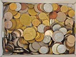 Vegyes magyar és külföldi fémpénz tétel ~1263g-os súlyban T:vegyes