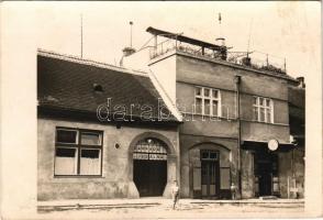 1937 Nagyszombat, Tyrnau, Trnava; Záhrada a jedálna, Restauracia a Kaviaren. Foto Atelier Rezucha / ...
