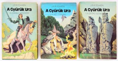 J. R. R. Tolkien: A gyűrűk ura I-III. köt. Ford.: Göncz Árpád. Az I. rész. 1-11. fejezetét és a hozzá tartozó versbetéteket fordította: Réz Ádám. A többi verset fordította. Bp., 1981, Gondolat. Első kiadás! Kiadói egészvászon kötés, kiadói papír védőborítóban, a lapok élein kis foltokkal, jó állapotban.