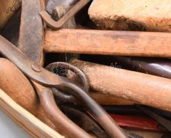 Doboznyi vegyes régi szerszám tétel, benne minőségi darabokkal