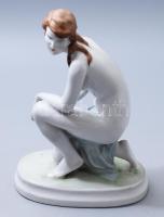 Zsolnay térdelő akt, kézzel festett, jelzett, hibátlan, m: 22,5cm
