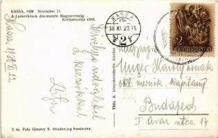 1938 Kassa, Kosice; bevonulás, Ludovikások díszmenete Magyarország Kormányzója (Horthy Miklós) előtt...