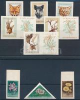 23 db vágott bélyeg, köztük szelvényesek, ívszéliek is, 5 stecklapon