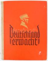 Deutschland erwacht. Werden, Kampfs und Sieg der NSDAP. Herausgegeben vom Cigaretten-Bilderdienst. [976-1075. Tausend.] Hamburg - Bahrenfeld, 1933., Cigaretten-Bilderdienst, 151 p.+5 t.+1 (hatalmas, kihajtható panorámafotó a nürnbergi pártnapokról) t. Német nyelven. A Nemzetiszocialista Német Munkáspárt (NSDAP) hatalomra jutása alkalmából kiadott propaganda gyűjtőkép-album, kb. 200 képpel. Kiadói félvászon-kötés, kopott borítóval, sérült gerinccel és kötéssel, kijáró lapokkal, az egyik tábla kijár és sérült, de maga a képanyag teljes.