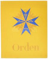 cca 1930 Orden. Eine Sammlung der bekanntesten deutschen Orden und Auszeichnungen. München, Waldorf-Astoria [Zigarettenfabrik] G. M. B. H., 28 sztl. lev. Német nyelvű cigaretta gyűjtőkép album rajta német kitüntetésekkel. Nem teljes: 287 kép helyett csak 166 képpel. Két összesítő kártyával, az egyikben bejelölésekkel. Kiadói papírkötés, jó állapotban.