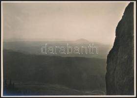 cca 1910 Brassó környéki hegyek, Erdélyi Mór (1866-1934) felvétele, a hátoldalon feliratozott fotó, 16×11,5 cm / cca 1910 Brasov (Kronstadt), mountains, vintage photo by Mór Erdélyi, with fault, 16×11,5 cm