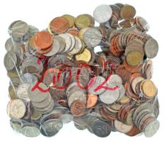 Vegyes, magyar és külföldi érmetétel mintegy ~1kg súlyban T:vegyes Mixed, Hungarian and foreign coin lot (~1kg) C:mixed