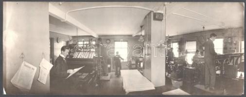cca 1920 Nyomdai szedőterem, fotó, 11,5×29,5 cm