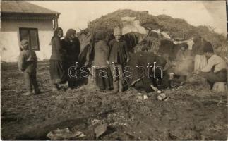 Ismeretlen település, helyi lakosok / unknown location, local people. photo (EB)