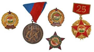 1964-1982. 5db-os Munkásőrség tétel, benne: "Munkásőr Emlékérem" bronz kitüntetés mellszalagon + "Kiváló Munkásőr" aranyozott fém kitüntető jelvény (2xklf: zománcozott és műgyantás) + Munkásőr - 25 év" aranyozott, műgyantás kitüntető jelvény + "Munkásőr" zománcozott szolgálati jelvény 5 év szolgálat után (zománchiba) T:AU-VF