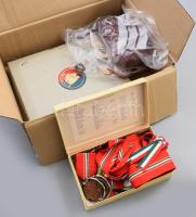 cca 30 darab vegyes sportérem, kitüntetés.