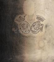 Címer díszítéssel antik ezüstözött kanna, fogó nélkül, jelzett, m: 13 cm