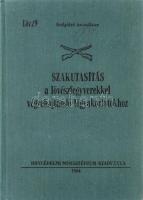 Szakutasítás a lövészfegyverekkel végrehajtandó lőgyakorlatokhoz. (Szolgálati használatra). Bp., 1984, Honvédelmi Minisztérium, 366+(2) p. Kiadói egészvászon-kötés. Számozott (5582. sz.) példány.