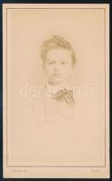 cca 1868 Medveczky Árpád (1852-1870) műegyetemi hallgató portréja, keményhátú fotó Gévay Béla pesti műterméből, 10,5×6,5 cm