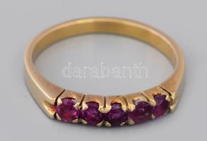 Arany (Au) gyűrű, 5 darab rubin berakással, m: 57, jelzett, bruttó 3,1g