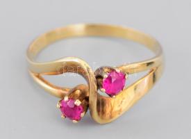 Arany (Au) gyűrű, 14k, 2 rubin berakással, m: 55, jelzett, bruttó 2,5g