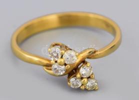 Arany (Au) gyűrű, m: 54, 14k, cca 0,3ct gyémánt berakással, bruttó 2,6g
