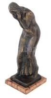Szabó Iván (1913-1998): Zokogó nő. Patinázott bronz, talapzaton, jelzett, m: 39 cm