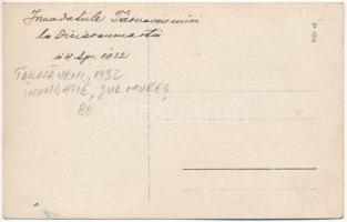 Dicsőszentmárton, Tarnaveni, Diciosanmartin; utcakép árvíz idején, evezősök, tutaj / general view du...