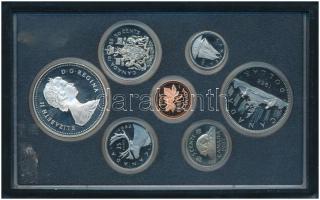 Kanada 1982. 1c-1$ (6xklf) forgalmi sor eredeti, sérült tokban, benne 1$ Ag "Regina alapításának 100. évfordulója" T:PP Canada 1982. 1 Cent - 1 Dollar (6xdiff) coin set in original, damaged case, within 1$ Ag "Regina Centennial" C:PP
