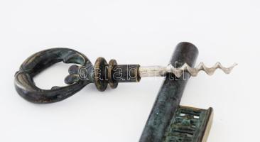 Kulcs alakú patinázott bronz bornyitó, h: 14 cm