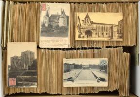 FRANCIAORSZÁG - Kb. 2400 db főleg RÉGI francia képeslap dobozban, vegyes minőség / FRANCE - Cca. 2400 mostly pre-1940 French postcards in a box, mixed quality