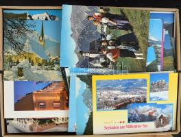 AUSZTRIA - Kb. 1900 db MODERN francia képeslap dobozban, vegyes minőség / AUSTRIA - Cca. 1900 MODERN French postcards in a box, mixed quality