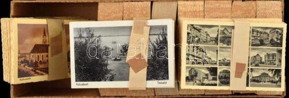 Kb. 1900 db főleg RÉGI Weinstock Ernő város képeslap a történelmi Magyarország területéről 2 eredeti Weinstock-dobozban, vegyes minőségben. - 20 különböző képeslap 100 darabos csomagokban / Cca. 1900 mainly pre-1945 town postcards from the Kingdom of Hungary, in 2 original Weinstock boxes, in mixed quality - 20 different postcards in packs of 100
