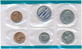 Amerikai Egyesült Államok 1969. 1c-25c (5xklf) + "Bureau of the mint" zseton forgalm sor lezárt fóliatokban T:UNC USA 1971. 1 Cent - 25 Cents (5xdiff) + "Bureau of the mint" plastic jeton coin set in sealed foil packing C:UNC