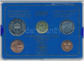 Svédország 1995. 50ö - 10K (4xklf) forgalmi sor műanyag tokban, emlékéremmel T:UNC Sweden 1995. 50 Öre - 10 Kronor (4xdiff) coin set in plastic case, with a commemorative medallion C:UNC