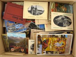 Egy doboznyi MODERN szuvenír füzet, közte régiek / A box of MODERN souvenir booklets, including older ones