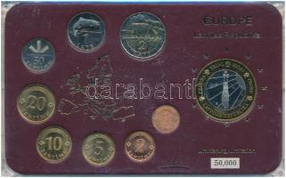 Lettország 1992-2003. 1s-2L (8xklf) + 2004. 1E próbaveret, forgalmi összeállítás műanyag tokos szettben T:AU-XF Latvia 1992-2003. 1 Santime - 2 Lati (8xdiff) + 2004. 1 Euro Specimen, coin set in plastic case C:AU-XF
