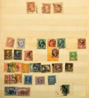 USA rendezetlen, de nagyon sok bélyeg 4 db A4-es berakóban