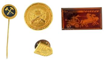 Vegyes 4db-os jelvény, katonai gomb tétel, közte ~1970-1980. Műgyantás aranyozott fém bányász jelvény (12mm) T:AU-VF