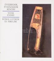 Tóth Endre: Római gyűrűk és fibulák. Évezredek, évszázadok kincsei III. Bp., Múzsák Közművelődési Kiadó. Kiadói papírkötés, jó állapotban.